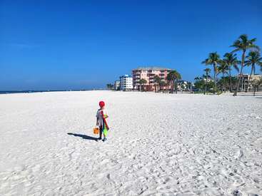 [Translate to deutsch:] Weißer Sandstrand in Fort Myers Beach. Viel Platz, breiter Strand, Platz ohne Ende am Fort Myers Beach in Flordia