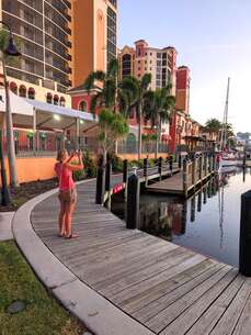 [Translate to deutsch:] Marina mit Booten und Restaurants in Cape Harbour in Cape Coral - Florida