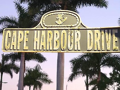 Schild mit Cape Harbour Marina in Cape Coral in Florida