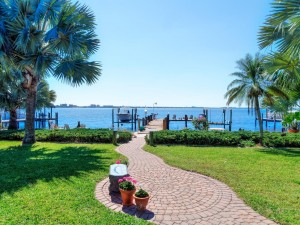 1040 Dolphin Dr Cape Coral FL-large-023-P2090329 BACK VIEW-1332x1000-72dpi