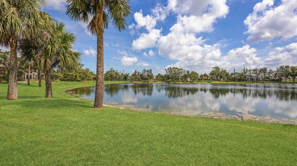 SOLD 2023: Lakefront home in Gated Community of Trafalgar Woods 31