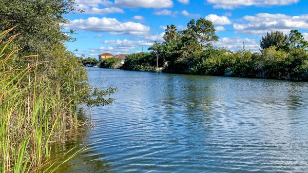 VERKAUFT 2022: Südlage am breiten Süßwasser-Kanal 2