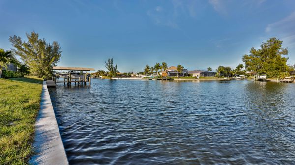 SOLD 2022: Intersecting Canal Water Views 4