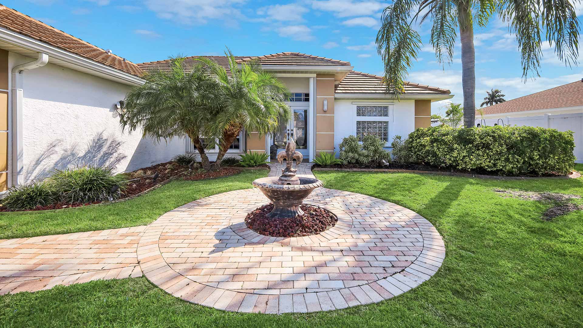 PENDING | Direct Sailboat Access Pool Home 4
