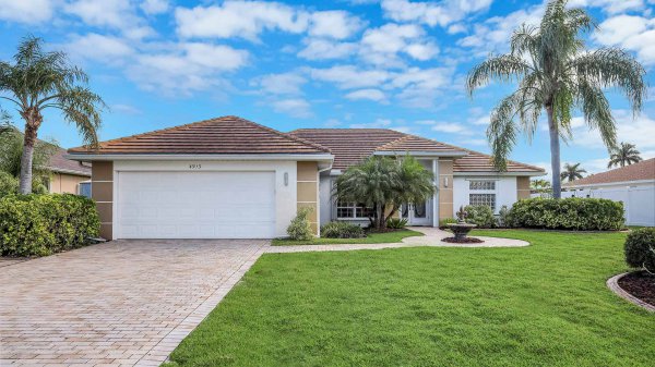 PENDING | Direct Sailboat Access Pool Home 3