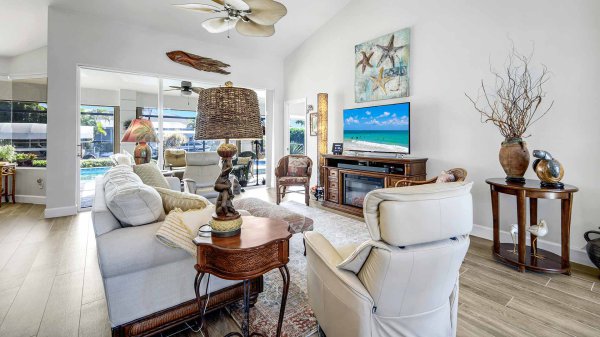 PENDING | Direct Sailboat Access Pool Home 8