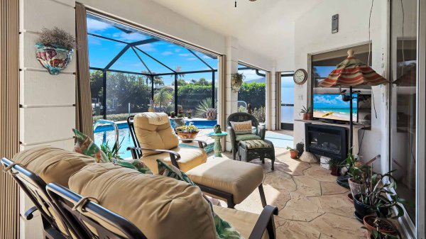 PENDING | Direct Sailboat Access Pool Home 23
