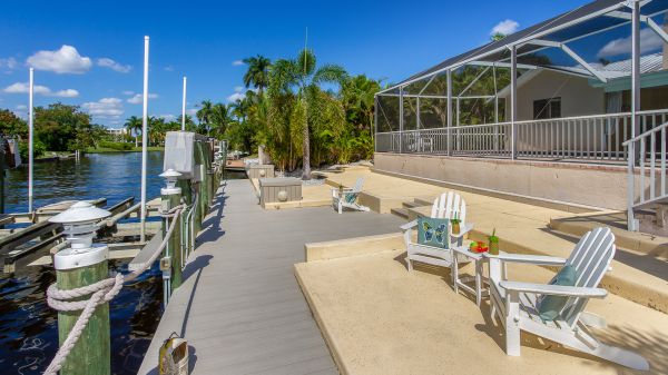 3 Minutes to River --- Balcony with River View 16