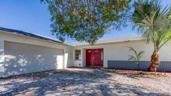 SOLD 2021: Quick Sailboat Access - Pool 7