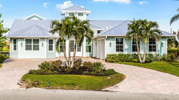APRICACIUM - Key West Style Villa 1