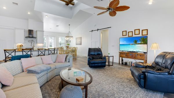 APRICACIUM - Key West Style Villa 13