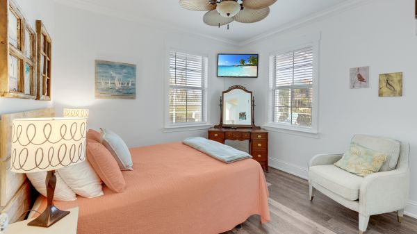 APRICACIUM - Key West Style Villa 25