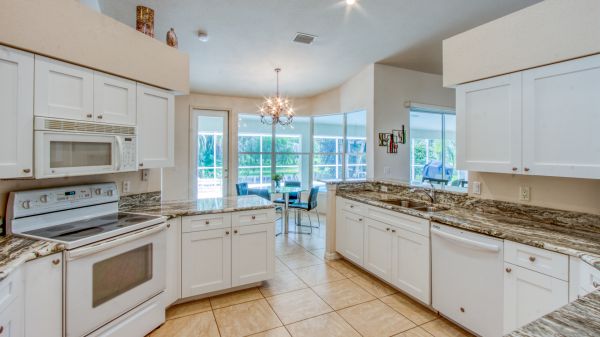 VERKAUFT 2019: Rose Garden Ferienvilla, Cape Coral 14