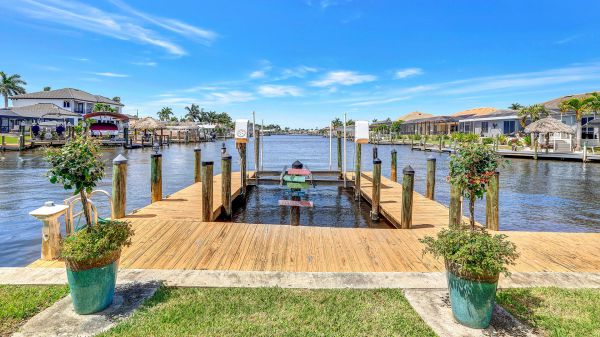 BOEYARO - Yacht Club Area 18