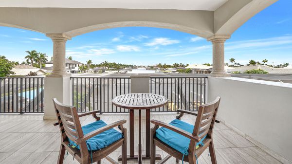 BOEYARO - Yacht Club Area 36