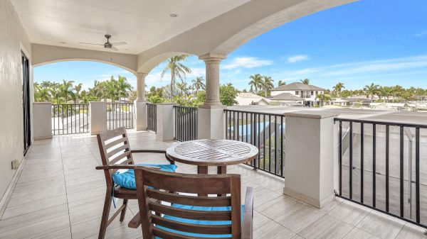 BOEYARO - Yacht Club Area 37
