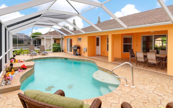 CANDY - Large Pool Area - Water View 2