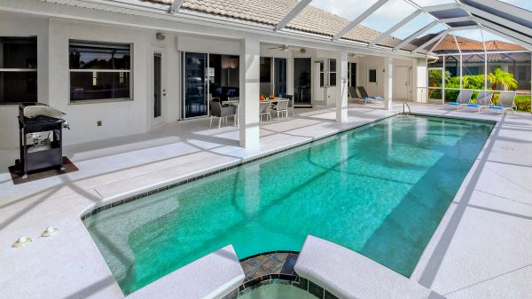 VERKAUFT 2020: Südlage – Pool & Whirlpool 5