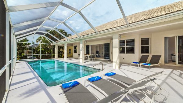 VERKAUFT 2020: Südlage – Pool & Whirlpool 27