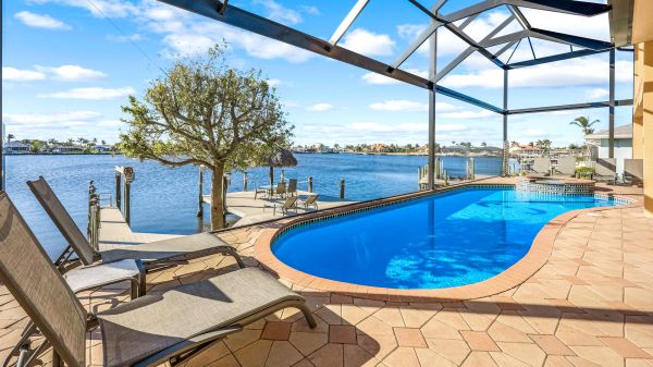 Eight Lakes two-story Home 3