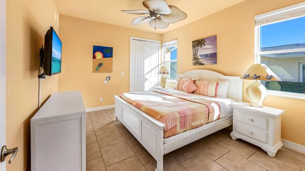Eight Lakes two-story Home 32