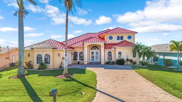 Eight Lakes two-story Home 36