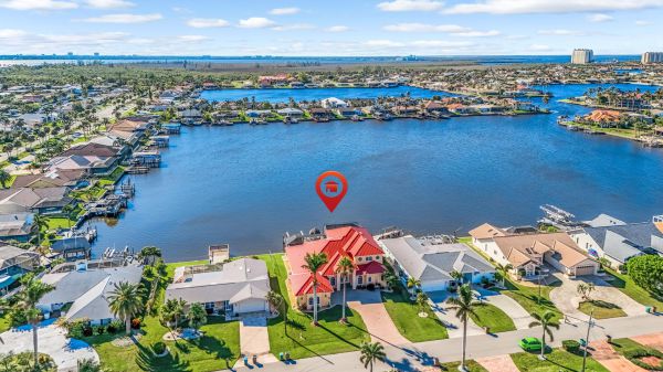 Eight Lakes two-story Home 37