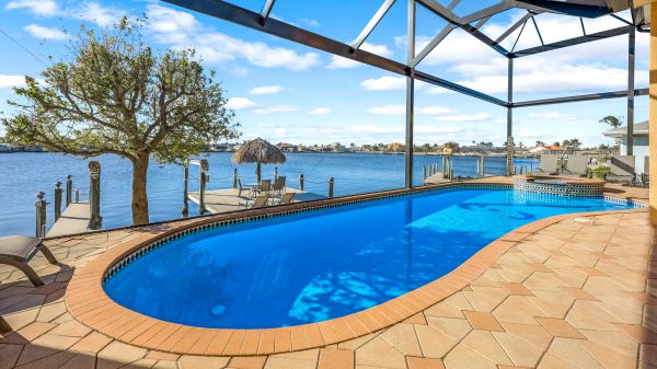 Eight Lakes two-story Home 41