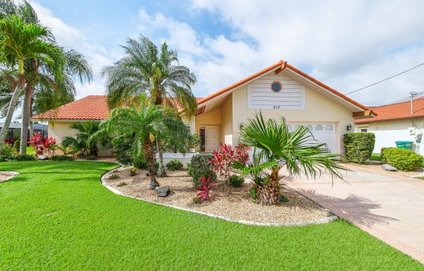 SOLD: Eight Lakes Southern Rear Exposure 25