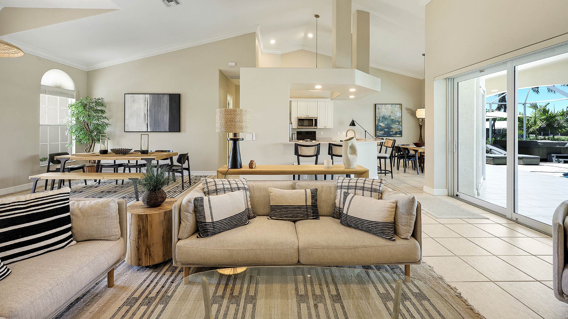 SABAL - Upscale Home in great Neighborhood 1