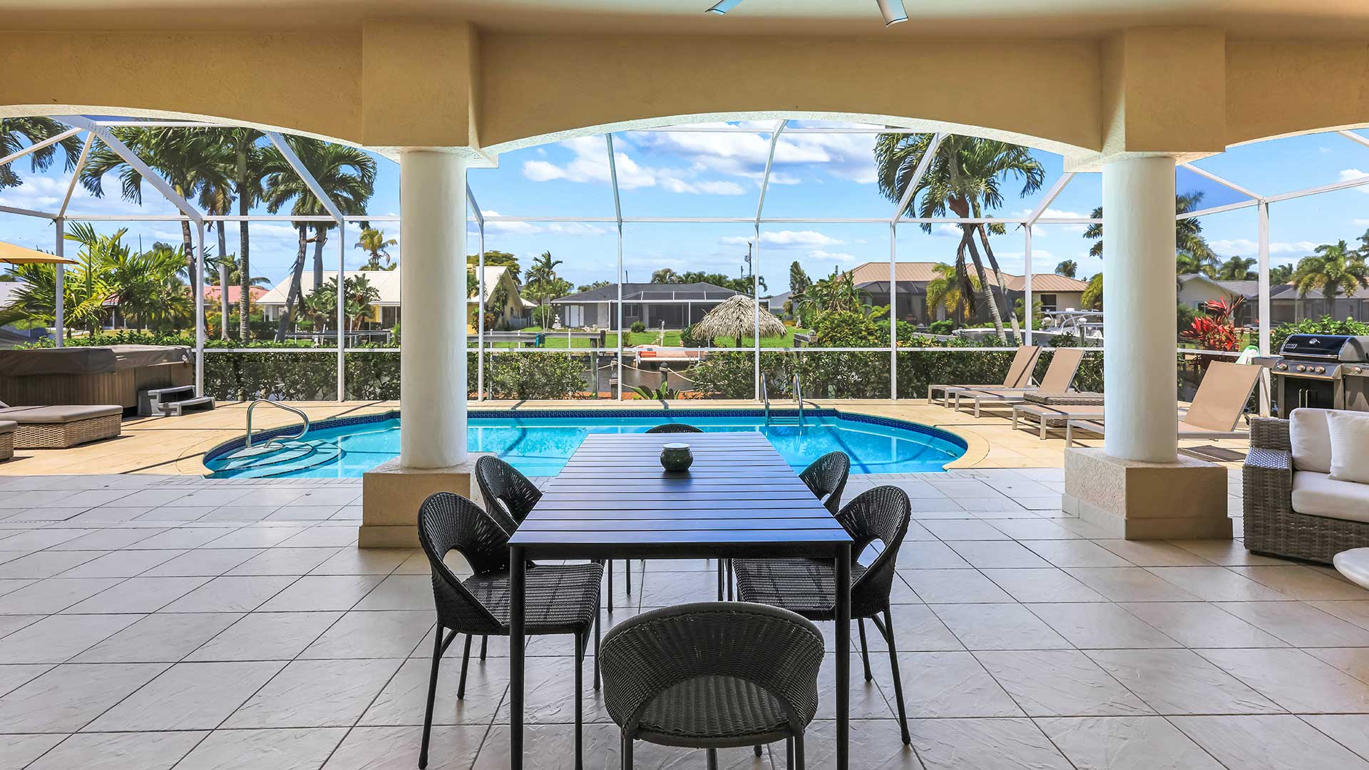 SABAL - Upscale Home in great Neighborhood 6