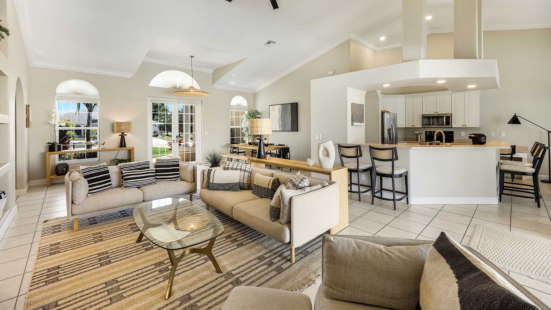 SABAL - Upscale Home in great Neighborhood 16
