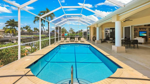 SABAL - Upscale Home in great Neighborhood 2