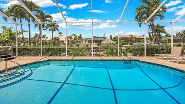 SABAL - Upscale Home in great Neighborhood 4