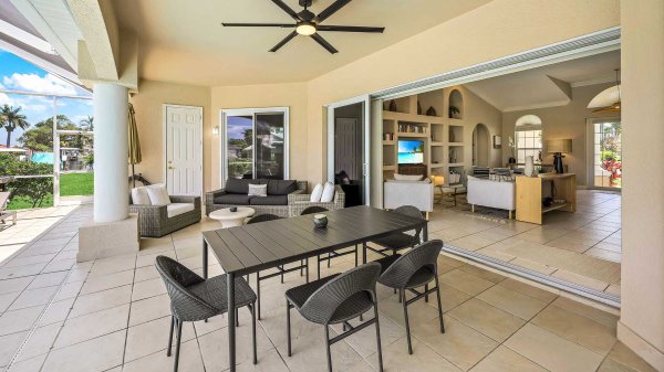 SABAL - Upscale Home in great Neighborhood 8