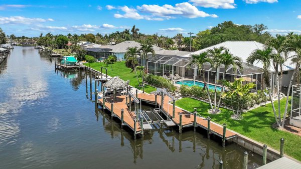 SABAL - Upscale Home in great Neighborhood 12