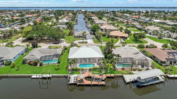 SABAL - Upscale Home in great Neighborhood 13