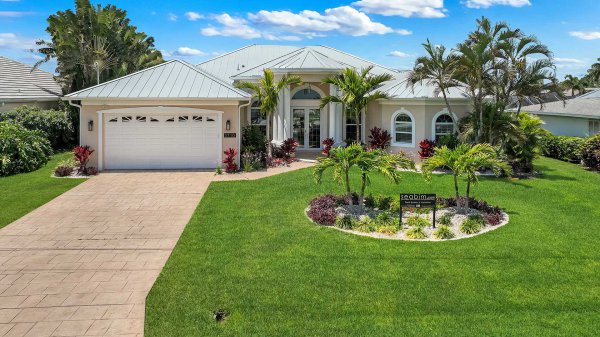 SABAL - Upscale Home in great Neighborhood 14