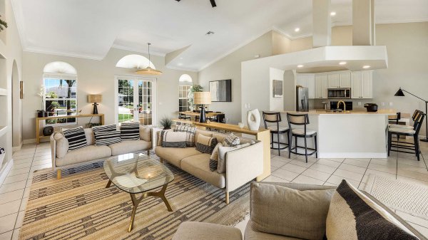 SABAL - Upscale Home in great Neighborhood 16