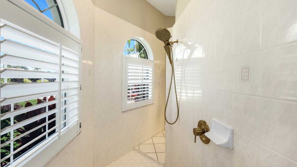 SABAL - Upscale Home in great Neighborhood 32