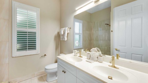 SABAL - Upscale Home in great Neighborhood 36