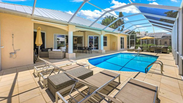 SABAL - Upscale Home in great Neighborhood 40