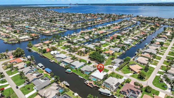 SABAL - Upscale Home in great Neighborhood 42