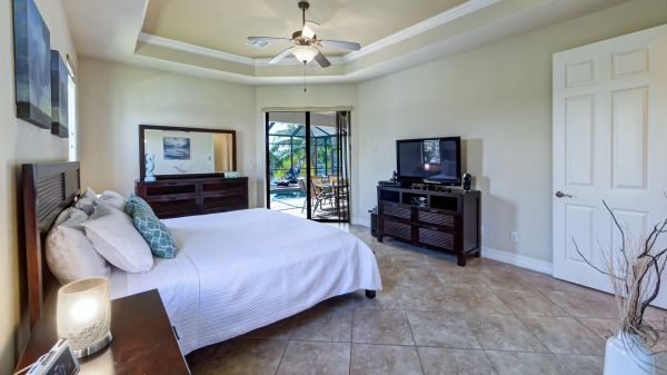 SOLD | South-Facing Home with Gulf-Access 14