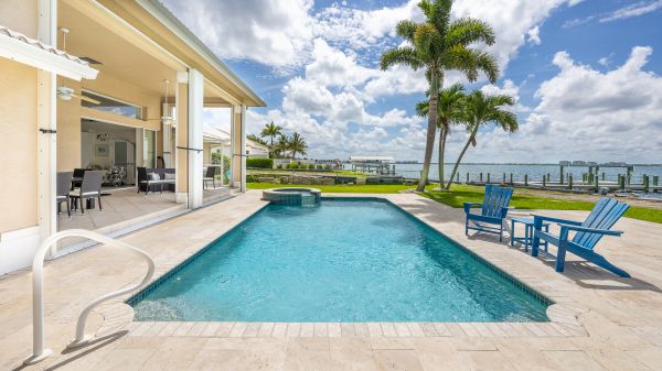 SOLD 2023: Riverfront lot in Yacht Club area - South facing 2
