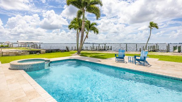 SOLD 2023: Riverfront lot in Yacht Club area - South facing 8
