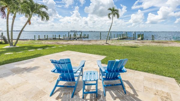 SOLD 2023: Riverfront lot in Yacht Club area - South facing 10