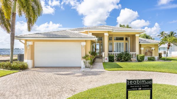 SOLD 2023: Riverfront lot in Yacht Club area - South facing 12