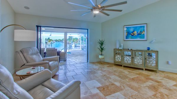 SOLD 2021: Fast Gulf Acess - 3/3 - Renovated 11
