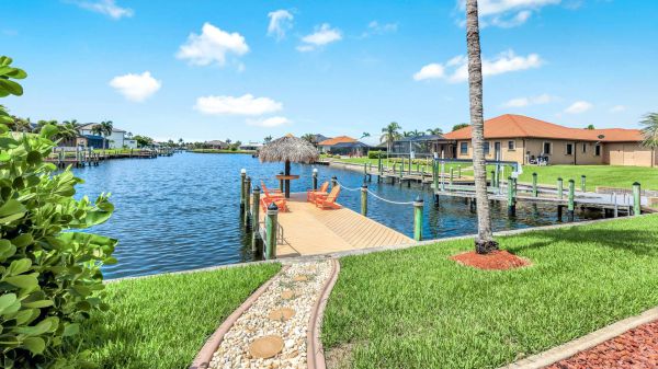VISTA - Wide Waterview - Modern Home 1
